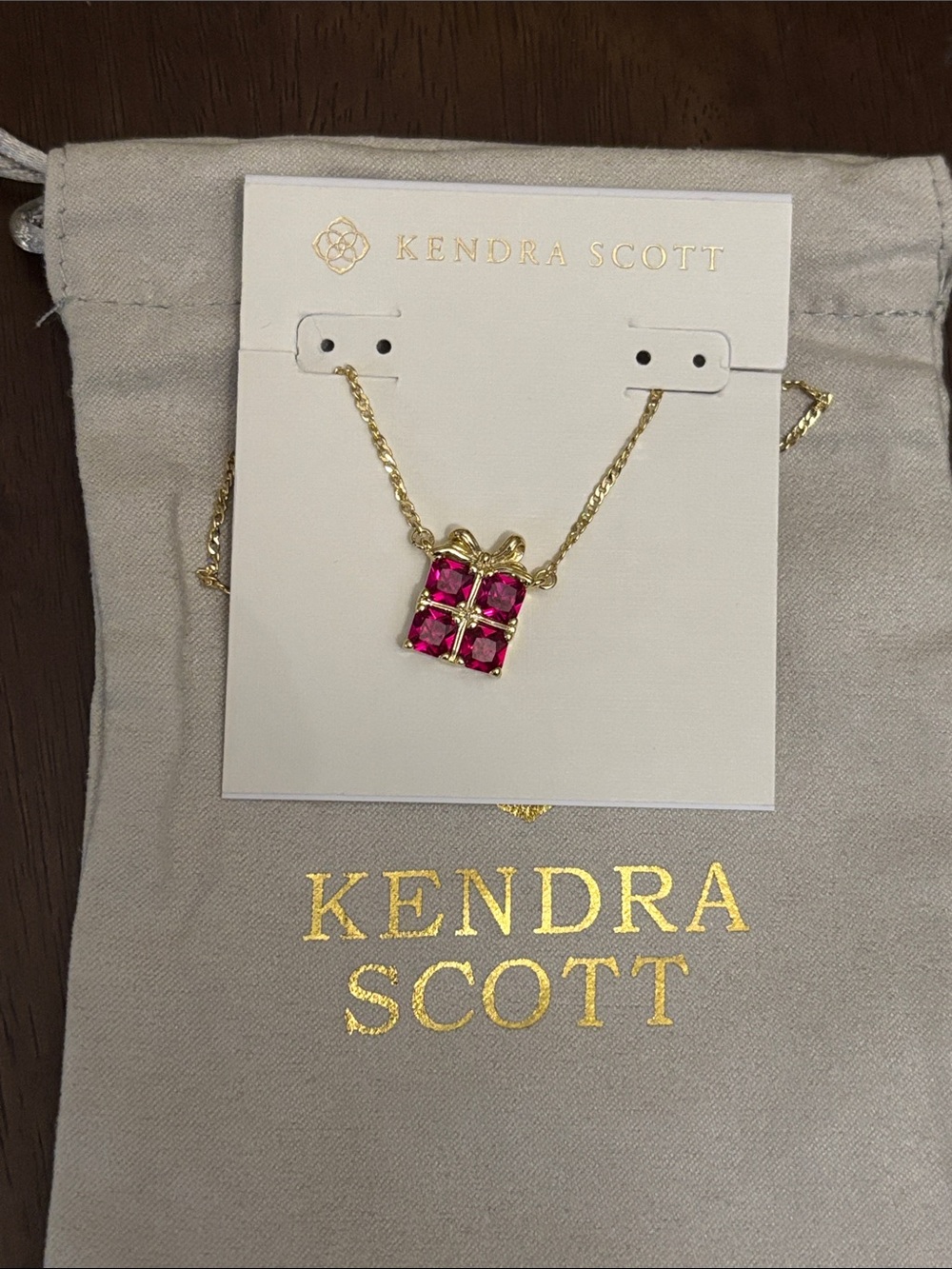 Brand new Kendra Scott Gold plated Necklace with Pink/reddish Gift Pendant